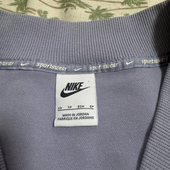 Nike Reverse French Terry Crop Lilac Sleeveless Women’s Top - Picture 3 of 4